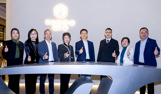 大咖齊助陣｜瑪格·極 上海展首日，人潮涌動，火爆全場！